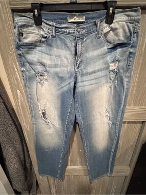 KanCan Light Wash Distressed Cropped Jeans